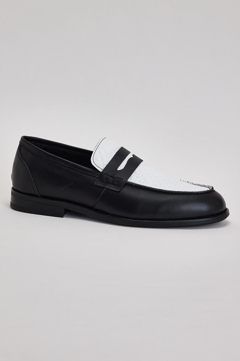 Black and white Ponney Loafers