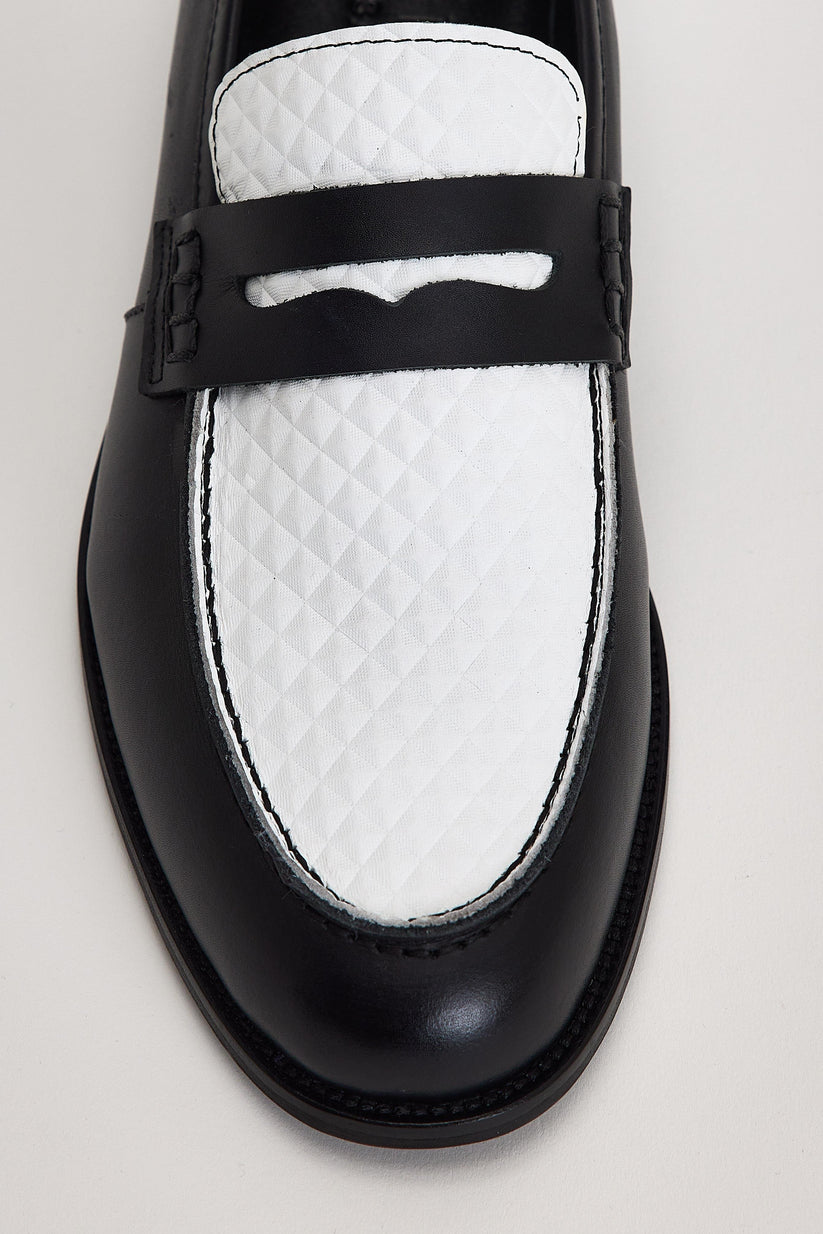 Black and white Ponney Loafers